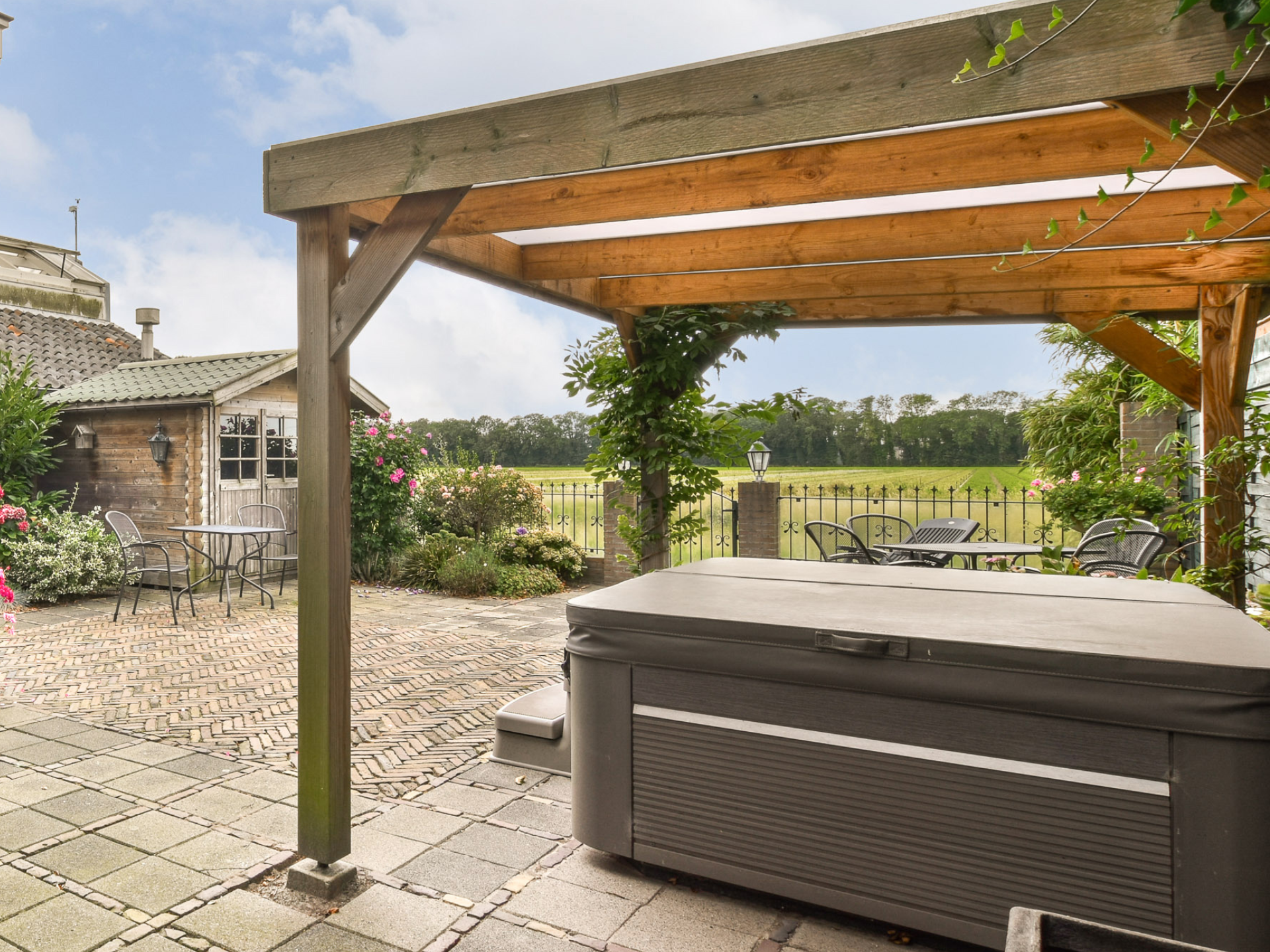 Island Spas and Pools Webpage Backgrounds (8)